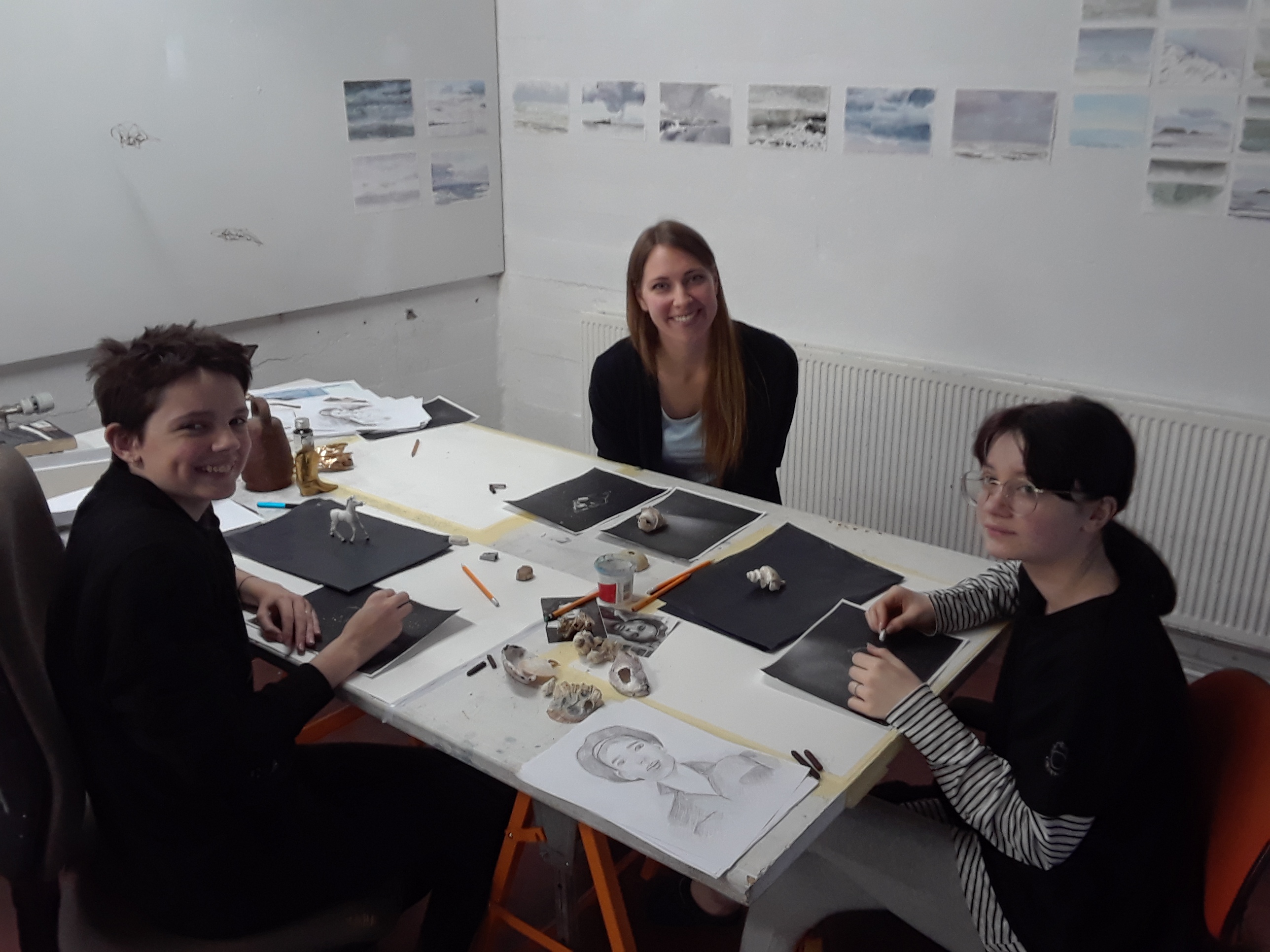 Natasha leading a drawing class